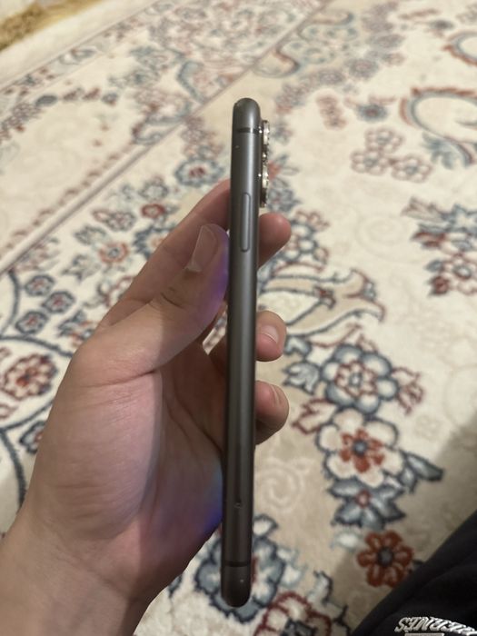 Продам айфон 11