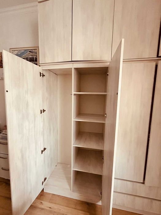 Продаю большой белый шкаф