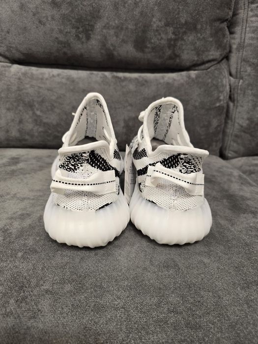 Adidas yezzi nr 41-45 preț 350 lei