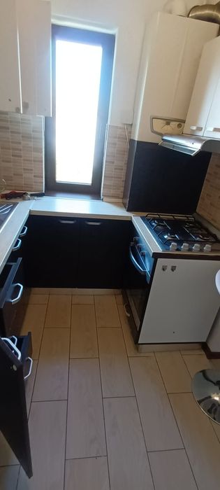 Persoana fizica închiriez apartament decomandat cu 2 camere  mobilat și utilat