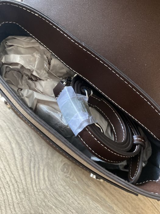 Нова кафява чанта, не е носена, с етикет