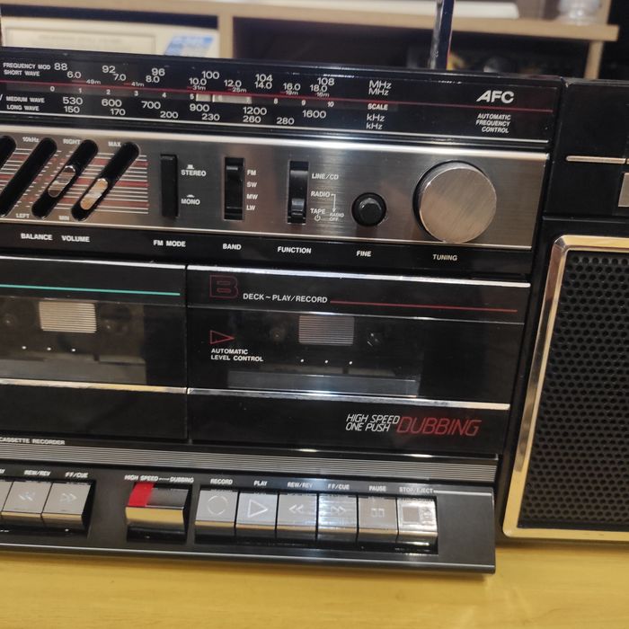 Касетофон SANYO MW211LU