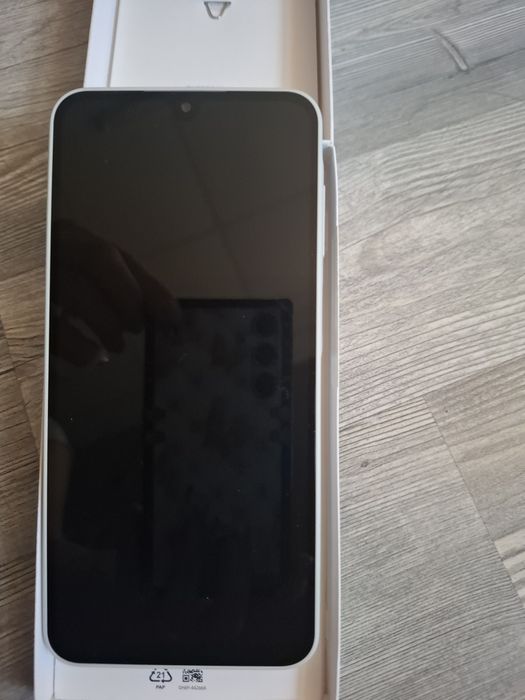 Телефон Samsung A16, moto g 06