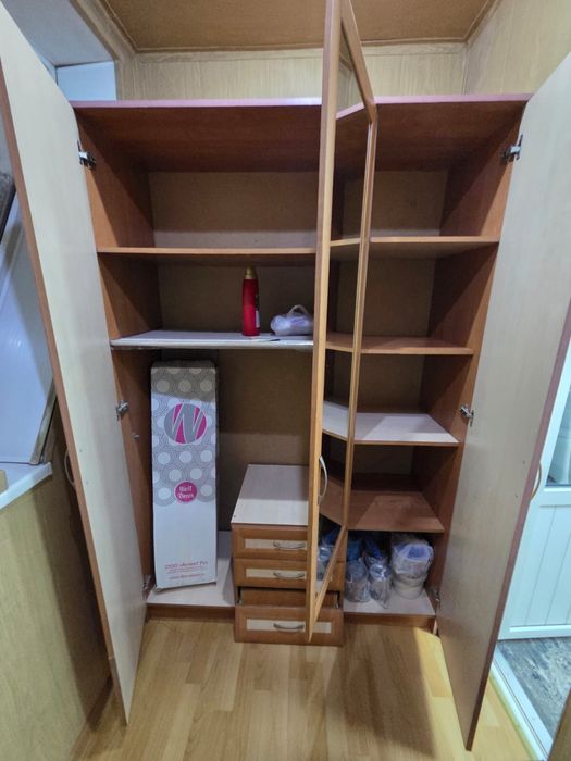 Срочно продам шкаф