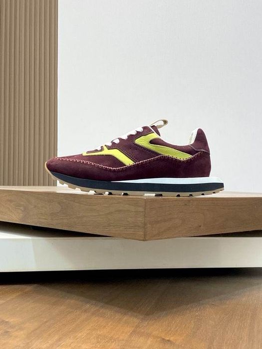 Кафяви обувки Berluti обаждьте на вйбера