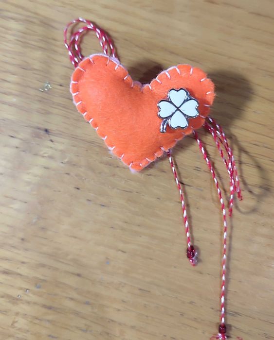 мартеница - брошка