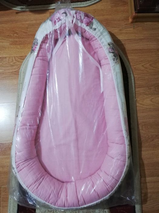 Babynest roz cu floricele