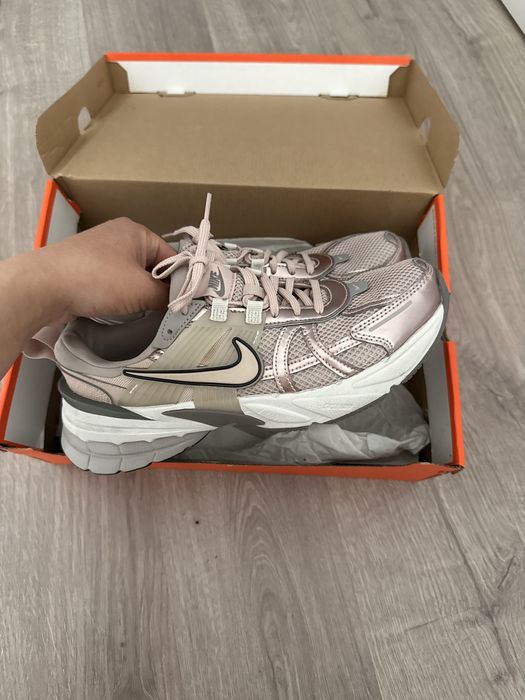 Кроссовки nike новые практически