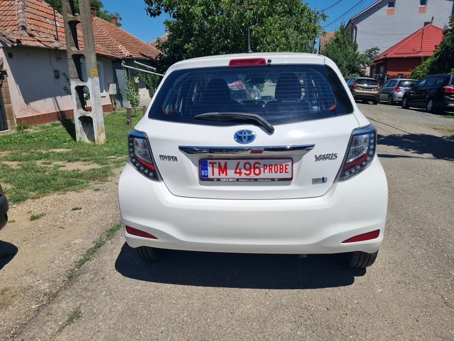 Toyota Yaris 1.5 benzina și hybrid an 2012 cutie de viteze automata  euro 5