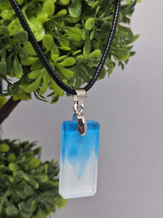 Ръчно изработени колиета от епоксидна смола