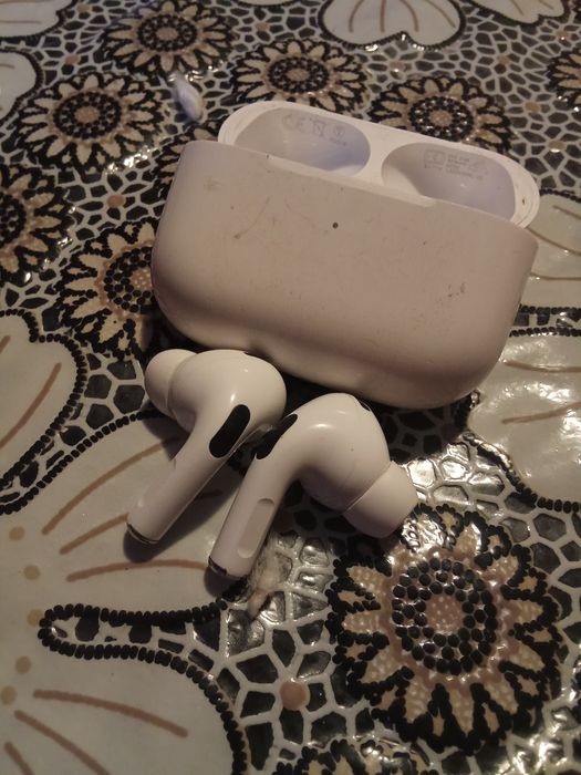 Продавам безжични слушалки Apple's AirPods Pro