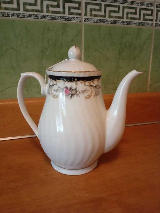 Два Нарядных Заварочных Чайника  на 1 литр и 1.25 литра. Новые.