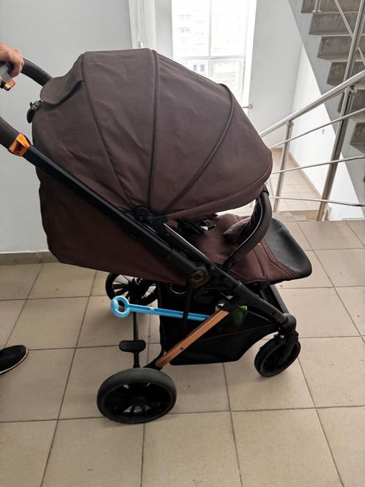 Детская прогулочная коляска