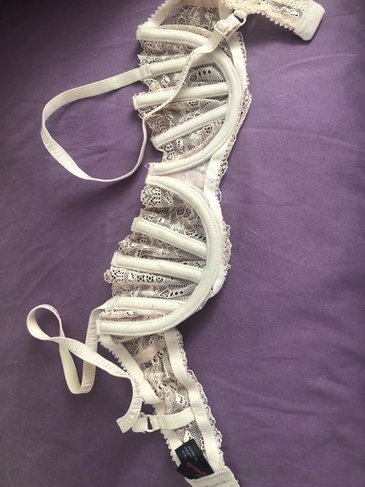 Черен сутиен на точки Marks & Spencer 32B