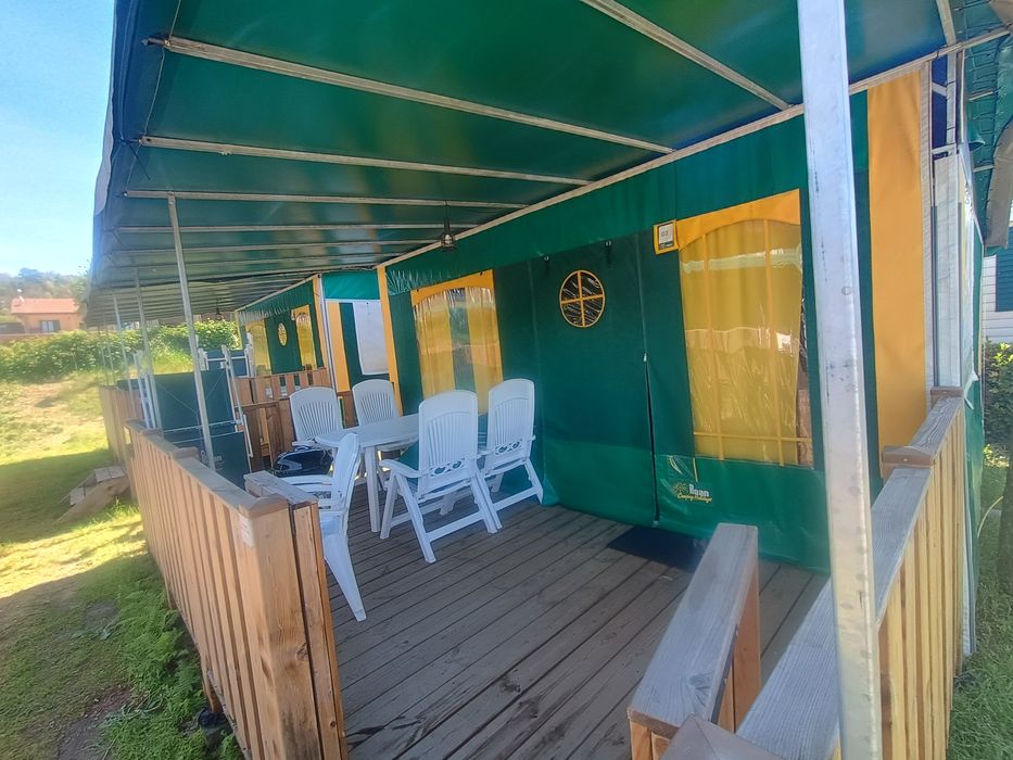 Бунгало от метална конструкция, венил и декинг