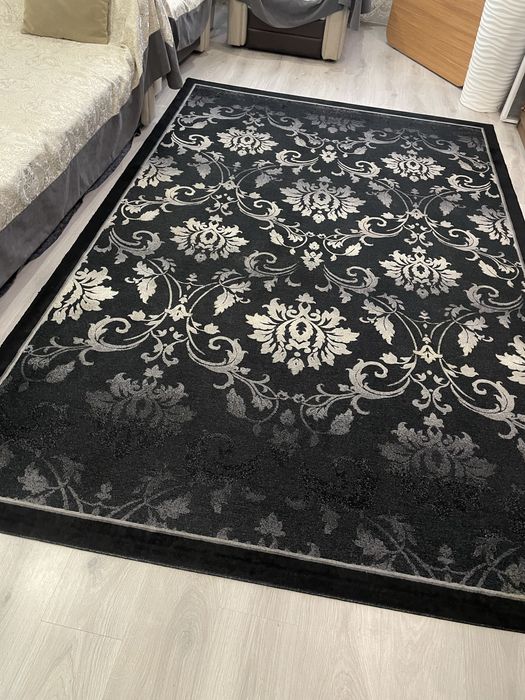ковер шелковый черно-серый