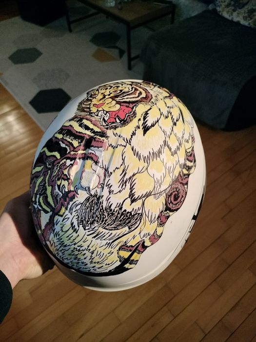 Personalizez căști/alte obiecte