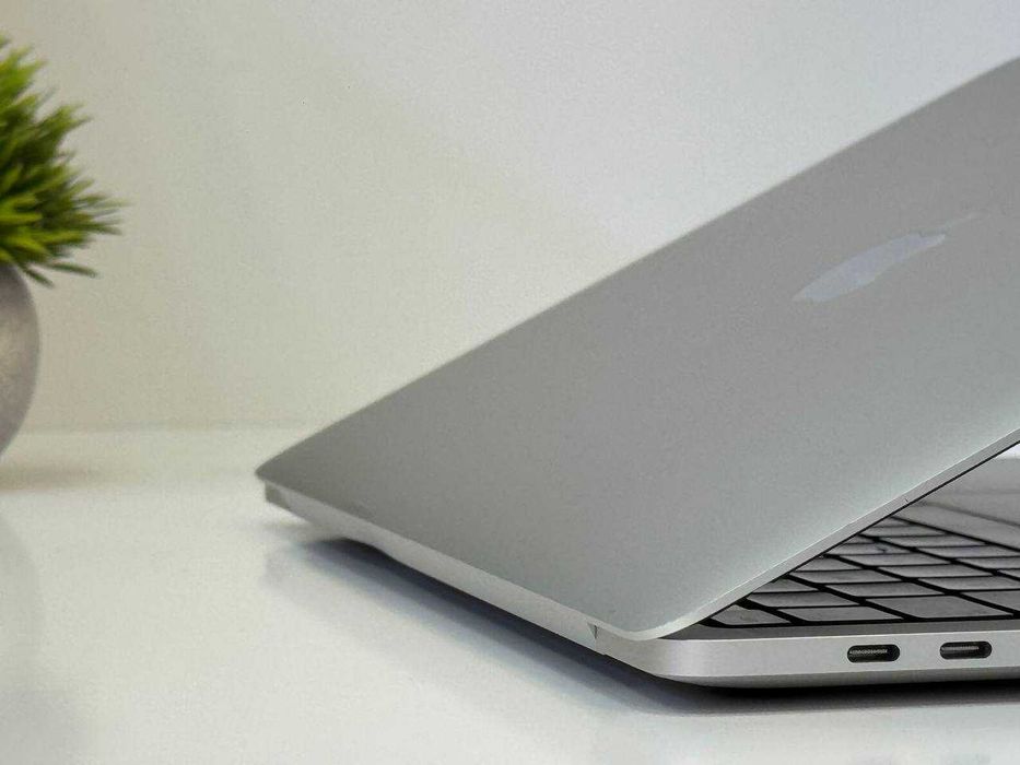 б/у MacBook Pro 13-inch Quad Core i7 / 16Gb / 512Gb Silver
