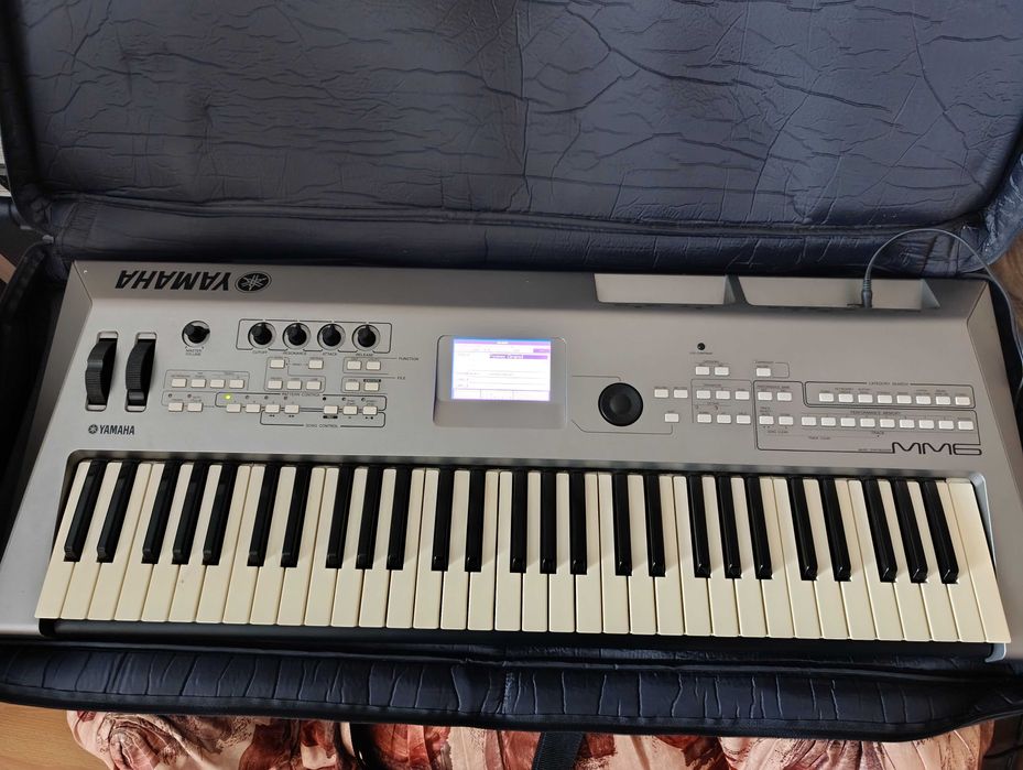 Продавам синтезатор Yamaha MM6