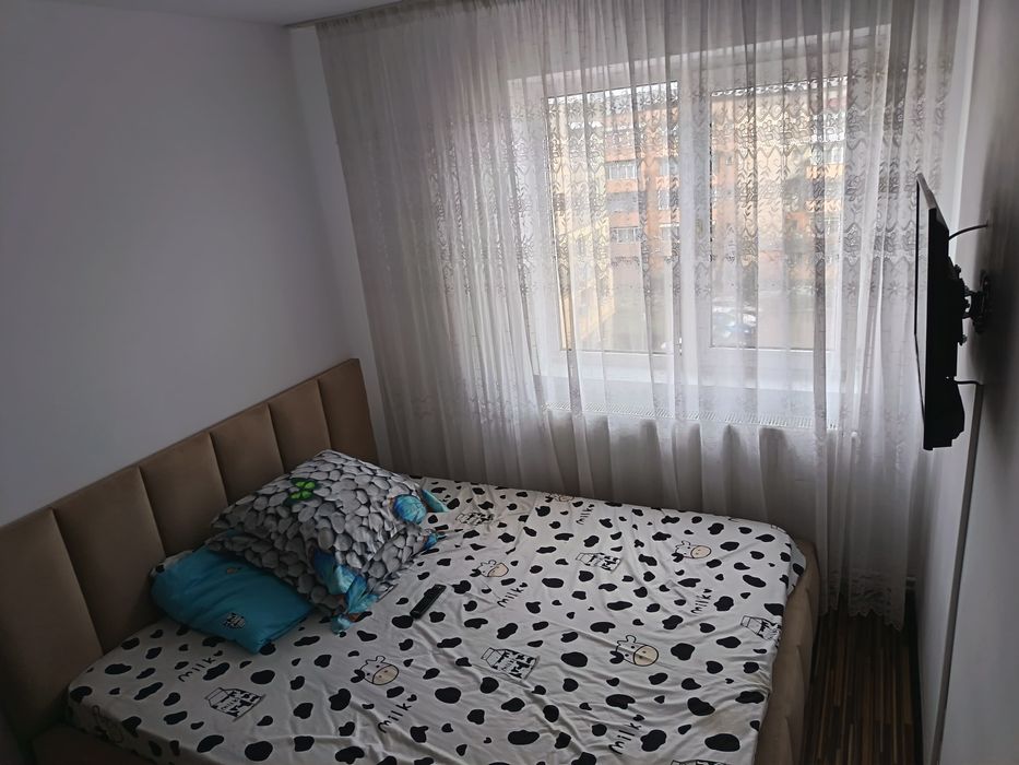 Inchiriez apartament