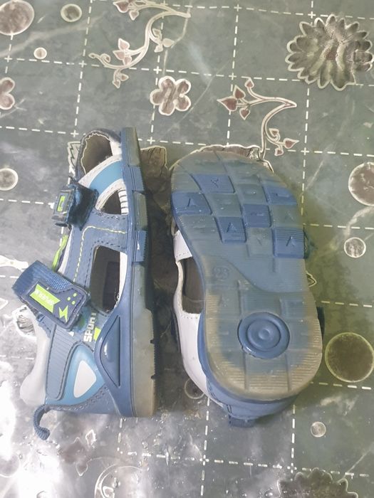 Продам детские сандали