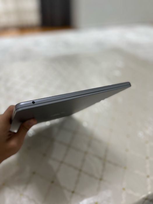 MacBook Air M2 Ideal holatda (2022).