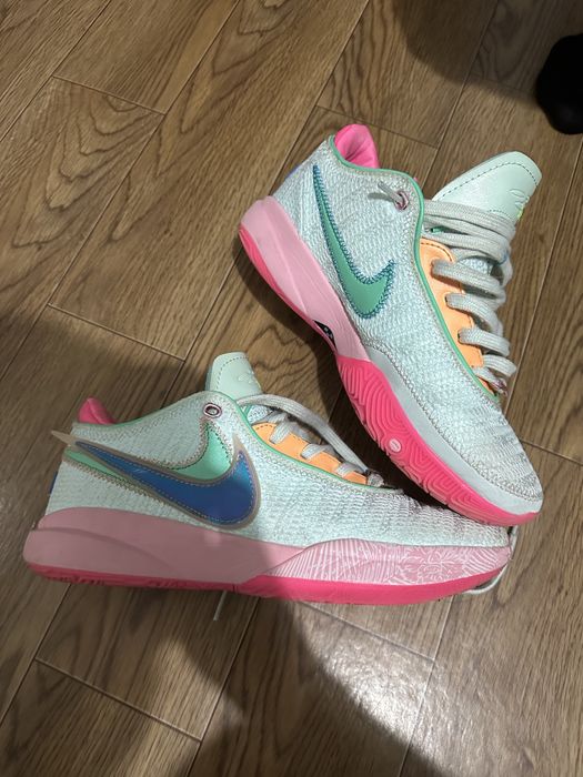 Nike кросовкий размер 40