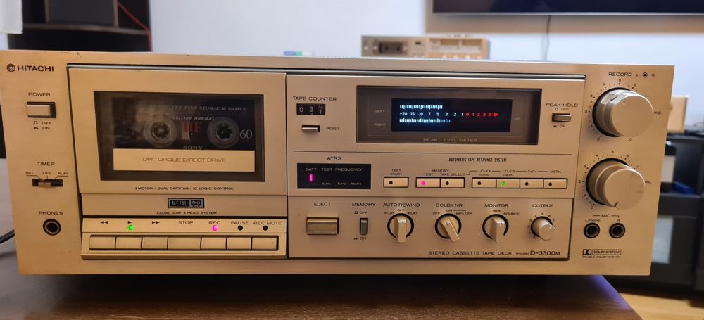 Deck Hitachi si Marantz
