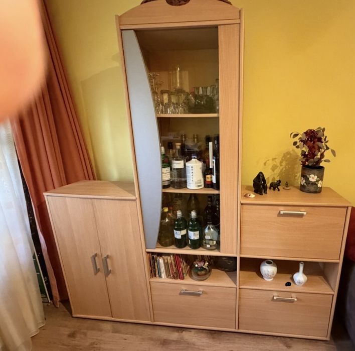 Vitrină living/sufragerie cu dulăpior și sertare