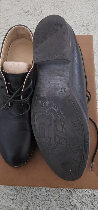 Vând pantofi piele băieți