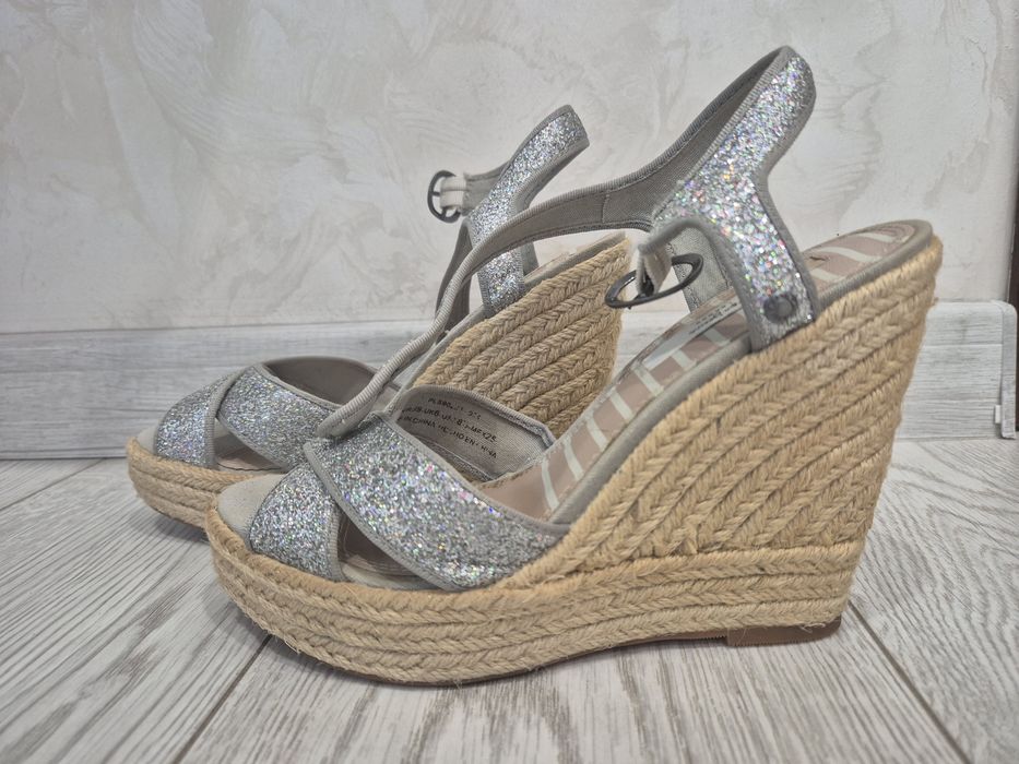 Обувки на ток и платформа