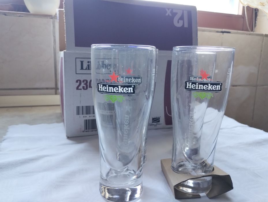 Pahare inscripționate și cesti cafea