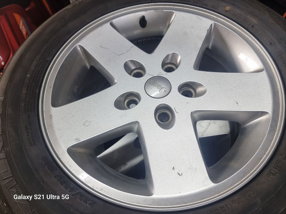 4бр. джанти с гуми. Jeep 17