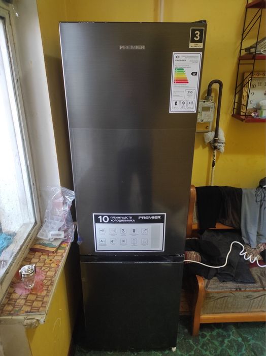 Холодильник PREMIER No Frost почти новый 3 года гарантия