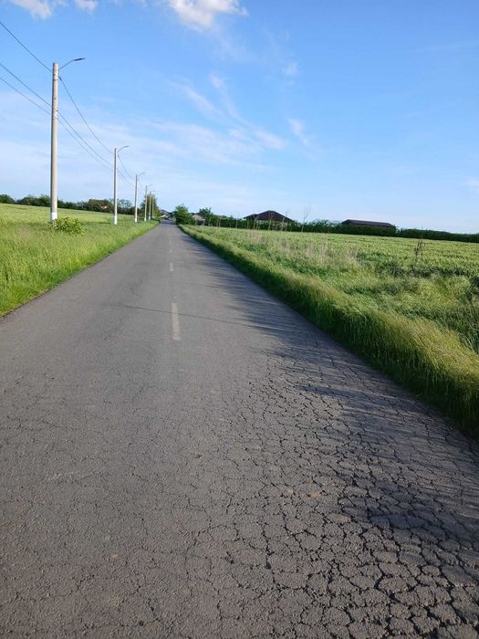 Teren intravilan de vânzare!