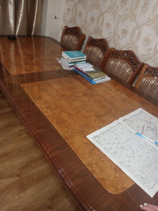 Продается стол со стульями