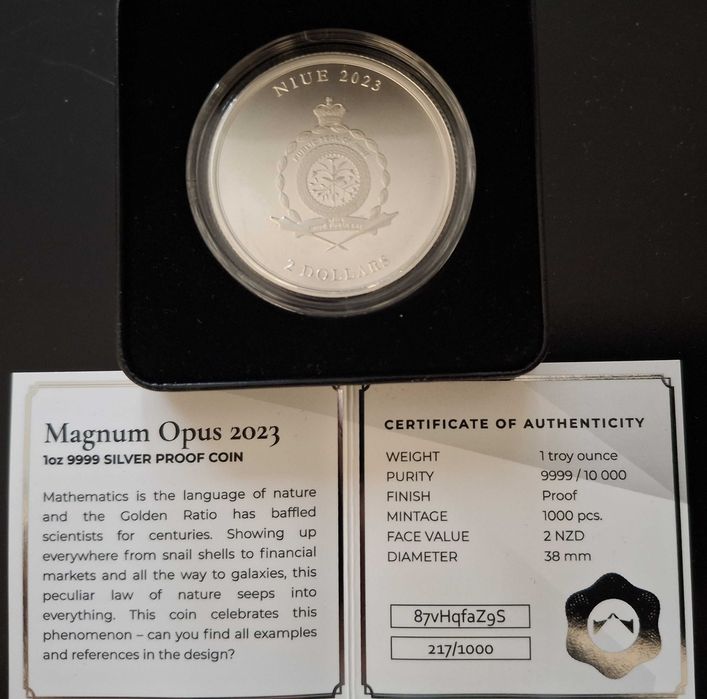 Продавам две сребърни монети с малък тираж