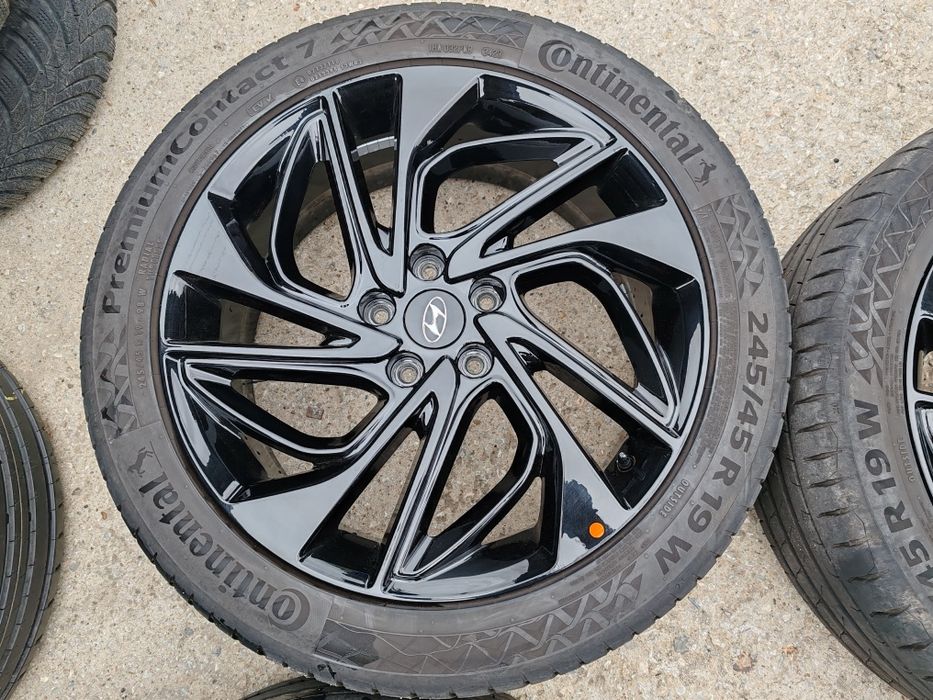 Hyundai Tucson 245/45/19
