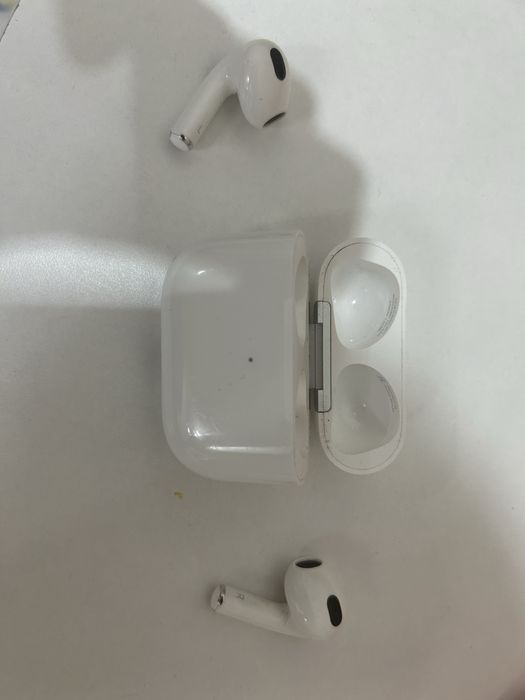 Продаю наушники Airpods 3