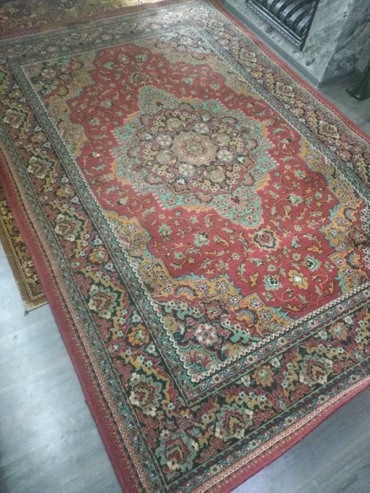 Ковры в хорошем состоянии за все ковры 900000 тысяч.