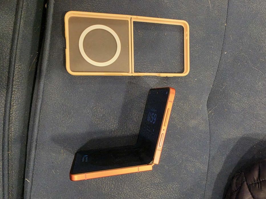 Samsung galaxy flip 7