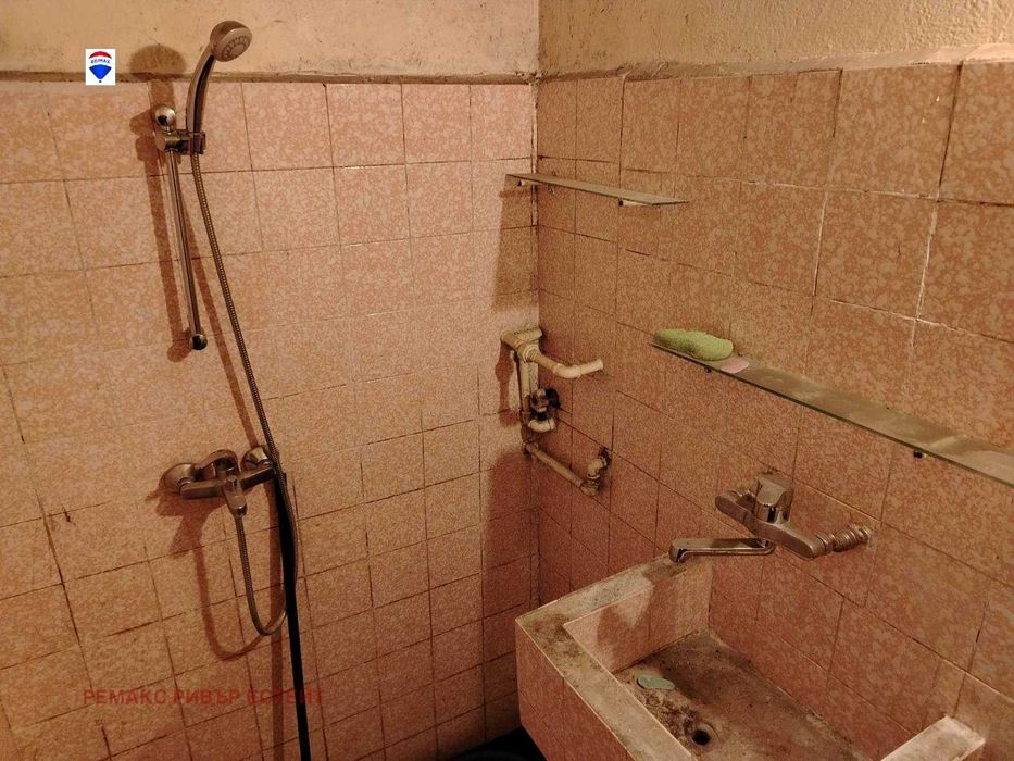 Градска къща за продажба кв. Родина 3