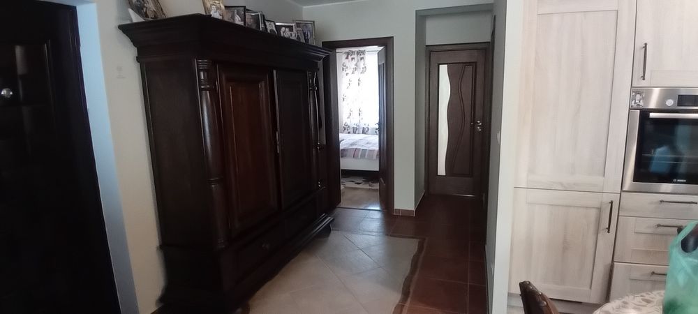 De vanzare apartament 3 camere
