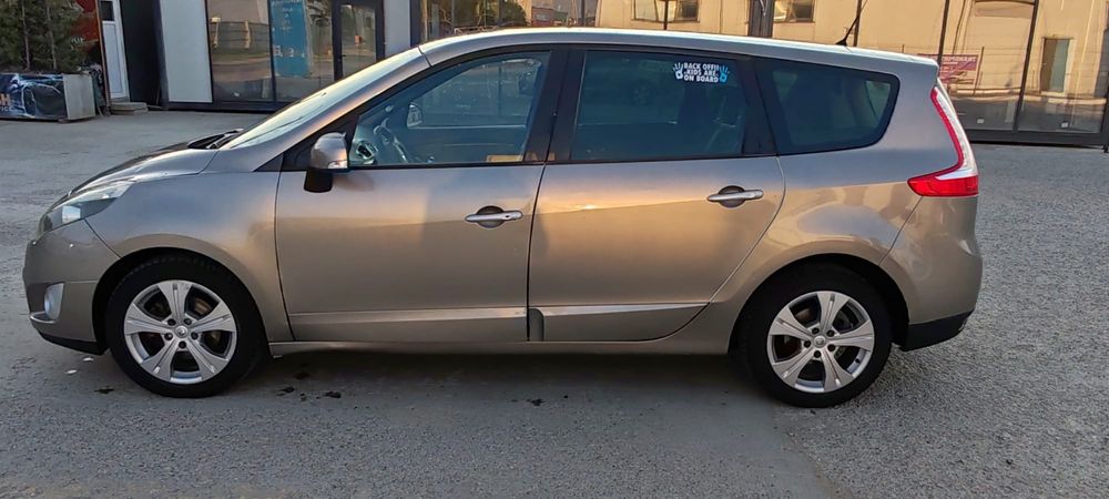 RENAULT Grand Scenic 2012 — imagine 2