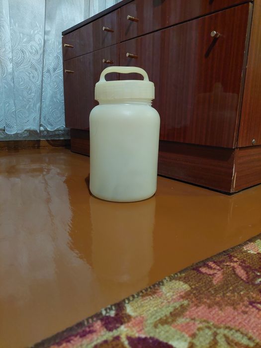 Бидон из пластика продаю.