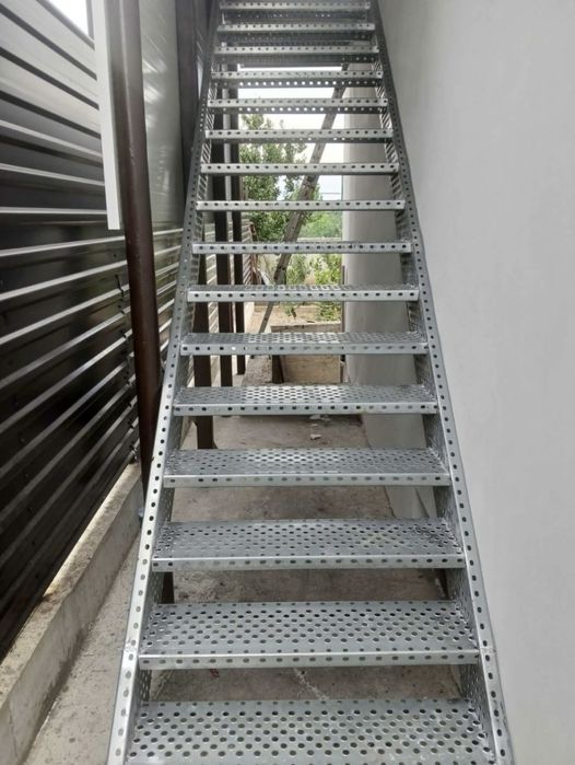 Scari metalice galvanizate
