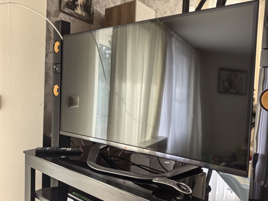 Като нов 3D SMART Телевизор LG с дисплей 42 инча с подарък 3D очила!