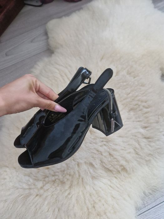Pantofi din piele lacuită marimea 36
