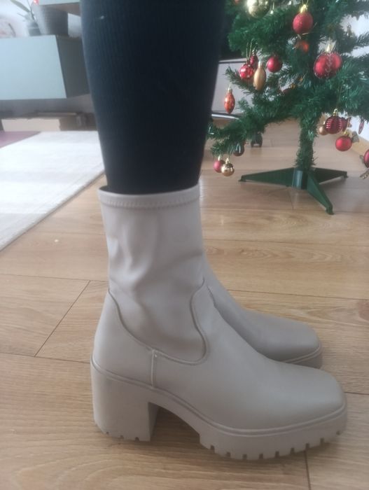 Боти Reserved със масивен ток