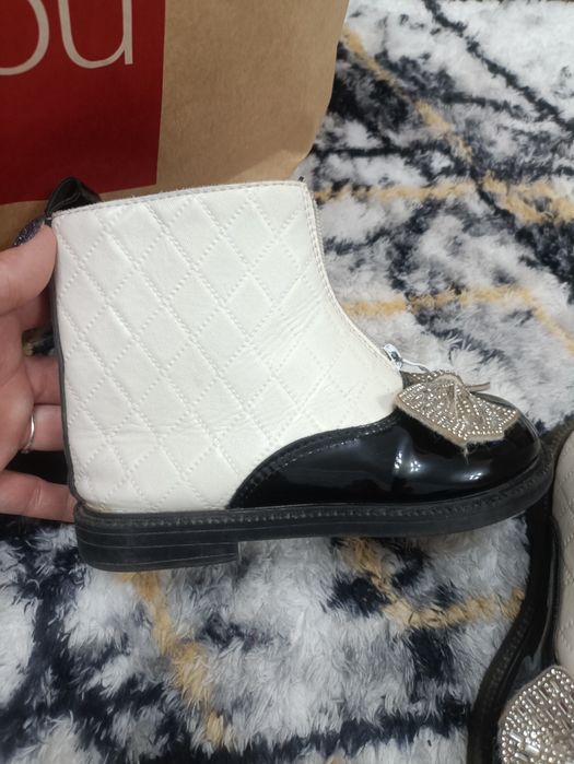 Продаются детские ботинки